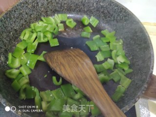 快手小炒 青椒炒鸡蛋的做法步骤：5