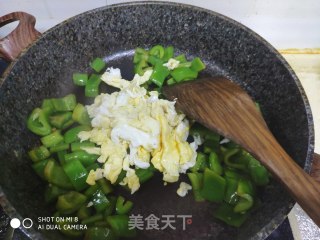 快手小炒 青椒炒鸡蛋的做法步骤：6
