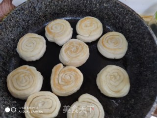 花样面食  发面饼的做法步骤：9