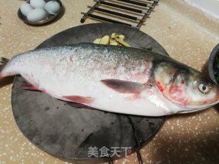 鲢鱼炖豆腐的做法步骤：1
