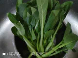 炒菜心的做法步骤：1