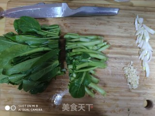 炒菜心的做法步骤：2