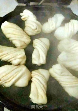 水煎花卷的做法步骤：7