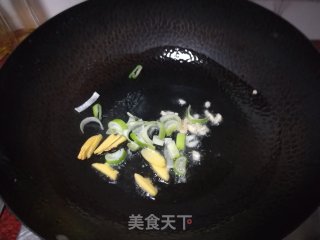 快手小炒沙姜炒鱿鱼的做法步骤：4