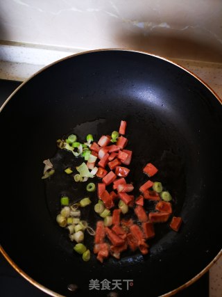 尖椒红肠炒鸡蛋  #的做法步骤：4