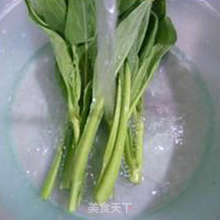 油菜蕻玉米热狗肠炒年糕的做法步骤：4
