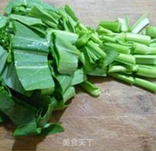 油菜蕻玉米热狗肠炒年糕的做法步骤：5
