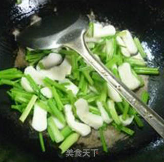 芹菜炒荸荠的做法步骤：7