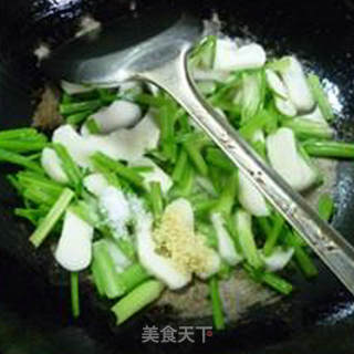 芹菜炒荸荠的做法步骤：8
