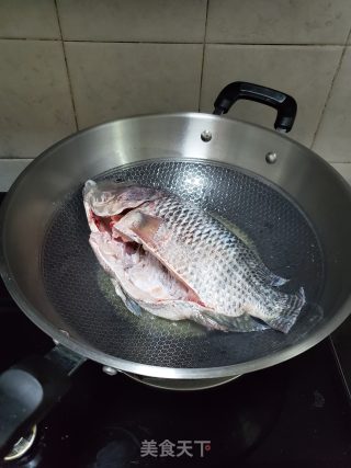 黄豆酱蒸罗非鱼的做法步骤：2