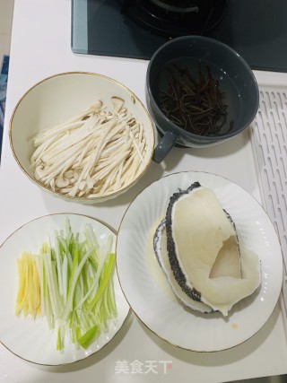 杏鲍菇木耳鳕鱼汤的做法步骤：1