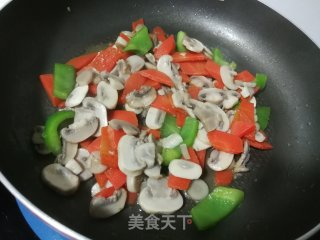 蘑菇胡萝卜小炒的做法步骤：4