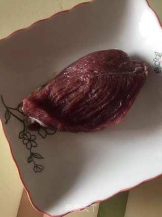 芹菜炒牛肉的做法步骤：1