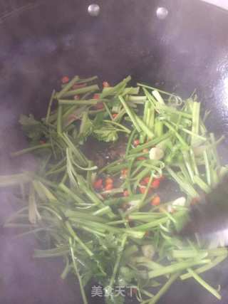 芹菜炒牛肉的做法步骤：5