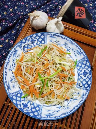 胡萝卜炒芽菜的做法步骤：6