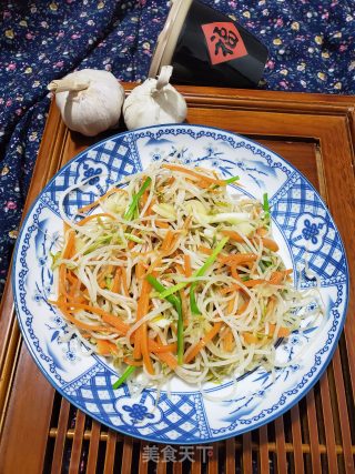 胡萝卜炒芽菜的做法步骤：7