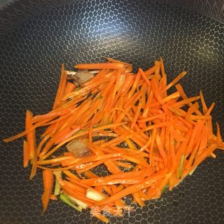 胡萝卜炒土豆丝的做法步骤：3