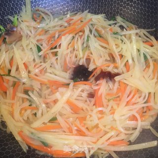 胡萝卜炒土豆丝的做法步骤：5