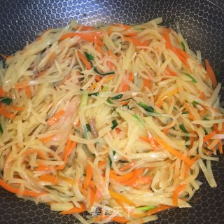 胡萝卜炒土豆丝的做法步骤：6
