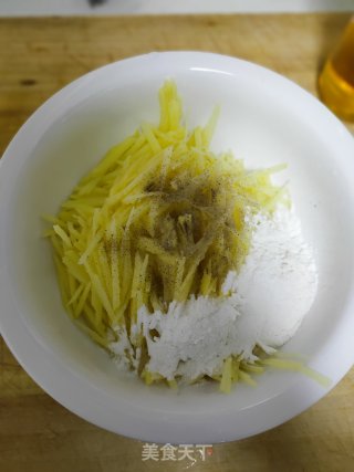 土豆饼的做法步骤：1