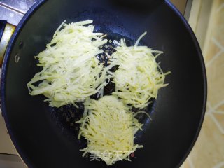 土豆饼的做法步骤：3