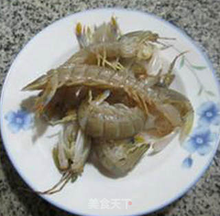 虾蛄油菜蕻年糕汤的做法步骤：2