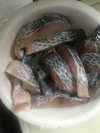 砂锅焖鱼的做法步骤：4