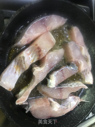 砂锅焖鱼的做法步骤：5