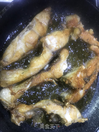 砂锅焖鱼的做法步骤：6