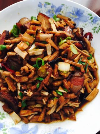 萝卜干炒腊肉的做法步骤：4
