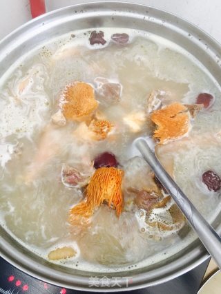 猴头菇炖大公鸡的做法步骤：6