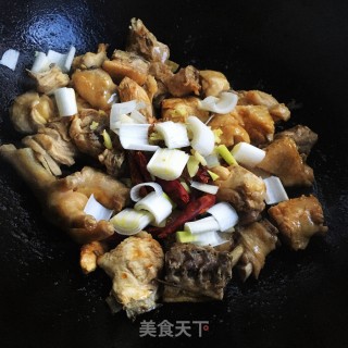 香辣鸡块炖蘑菇的做法步骤：4