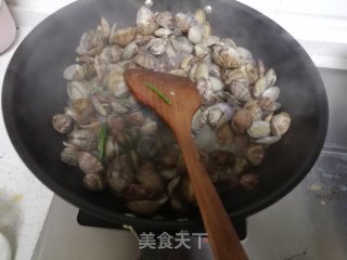 蒜蓉炒花甲的做法步骤：3
