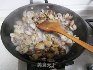 蒜蓉炒花甲的做法步骤：4