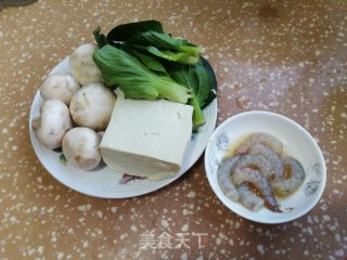 虾仁蘑菇豆腐汤的做法步骤：1