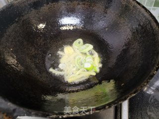 芹菜炒虫草花的做法步骤：4