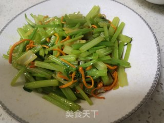 芹菜炒虫草花的做法步骤：8