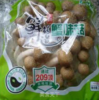 油菜蕻炒蟹味菇的做法步骤：1