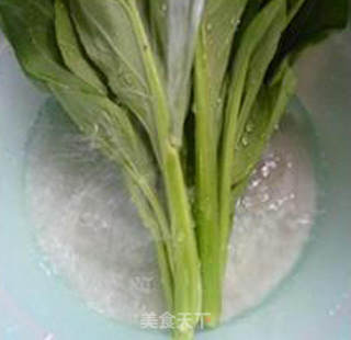 油菜蕻炒蟹味菇的做法步骤：4