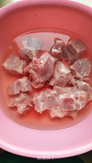 野生莲藕炖排骨的做法步骤：1