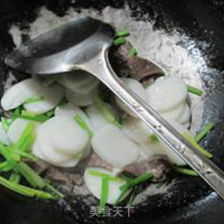 芹菜猪肺炒年糕的做法步骤：12