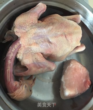 冬日暖汤之老鸽双菌汤的做法步骤：3