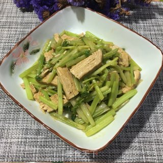 香芹炒豆干的做法步骤：6