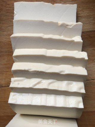 孜然香煎豆腐的做法步骤：1