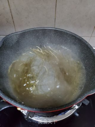 芽菜炒粉条的做法步骤：2