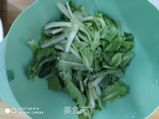 冬日暖汤  小白菜骨头汤的做法步骤：3