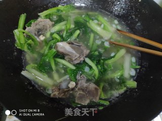 冬日暖汤  小白菜骨头汤的做法步骤：5