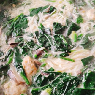 鱼丸菠菜蘑菇面的做法步骤：7