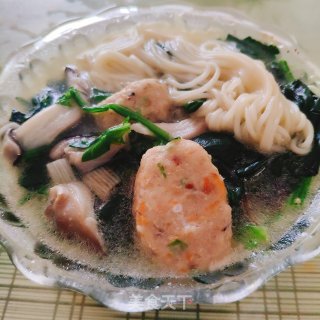 鱼丸菠菜蘑菇面的做法步骤：8