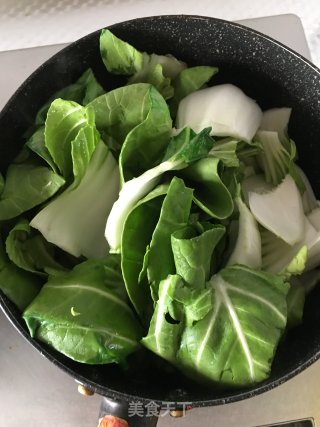 青菜豆腐果粉丝汤的做法步骤：1